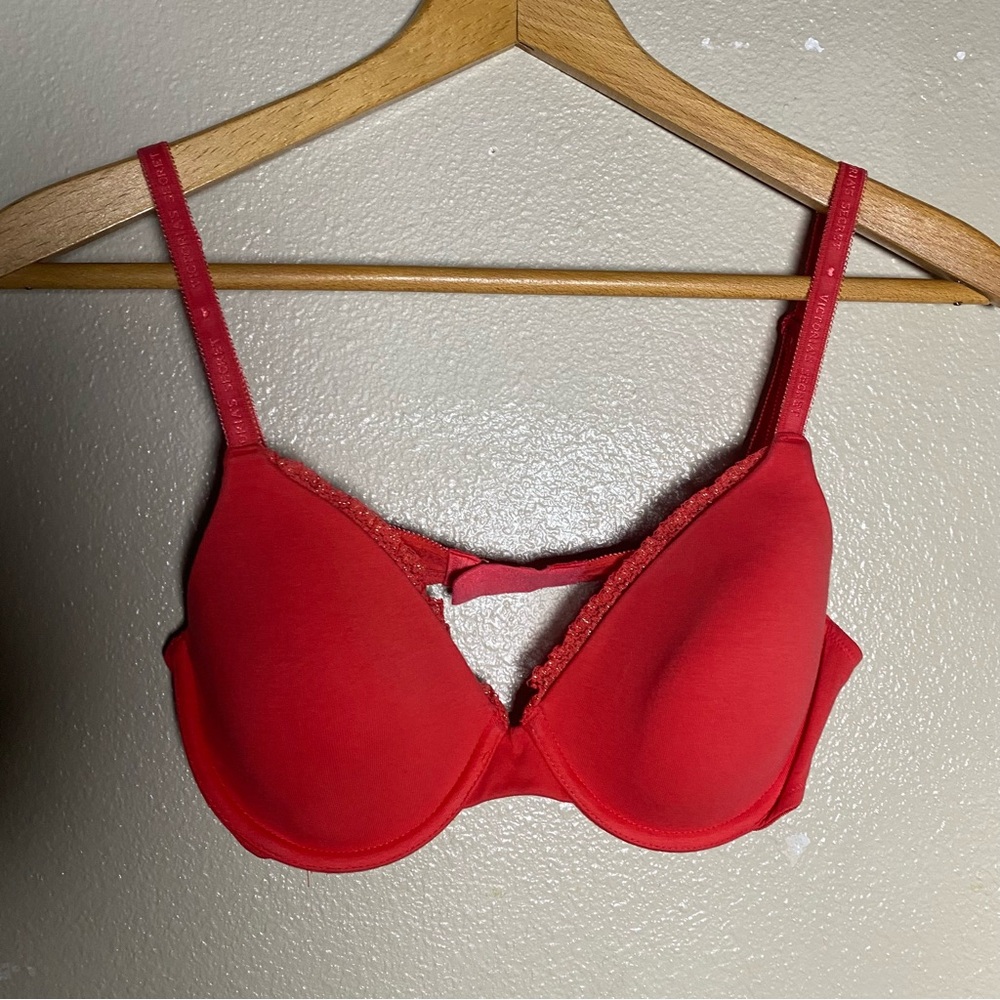 Victoria's Secret Red Padded T-Shirt Bra with Lace Trim size‎ 34C